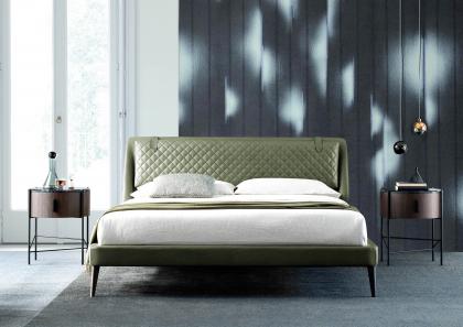 Современная кровать Chelsea из зеленой кожи в сочетании с тумбочками Roi - БертО