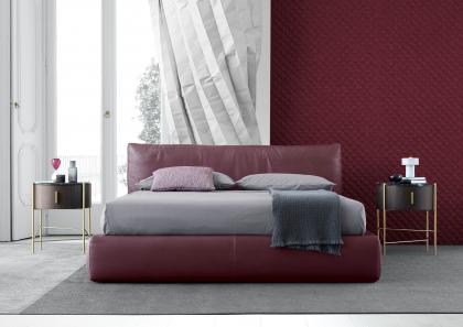 Двухспальная кровать Soho из кожи Мартин бордового цвета с тумбочками Roi - БертО