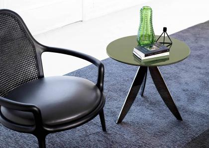 Кресло по дизайну Patti черное со столиком Circus лакированный в зелёный цвет - БертО