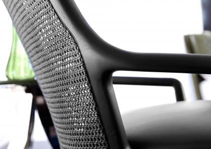 Подлокотники, спинка и сидение чёрного кресла по дизайну Patti - БертО
