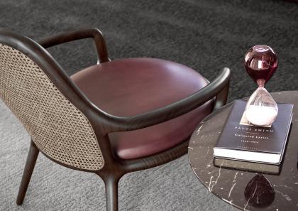 Элегантное кресло Patti Dark Oil и столик Circus Marquinia - БертО