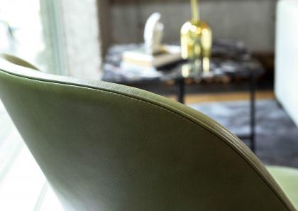 Деталь спинки кресла KIM из зеленой кожи с запахом - BertO