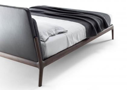 Кровать Bowery с мягким кожаным изголовьем и тканевой подушкой вид сзади - BertO