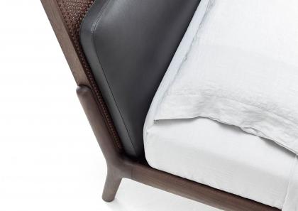 Кровать East Side с изголовьем из венской соломы и подушкой для изголовья из  натуральной кожи - BertO