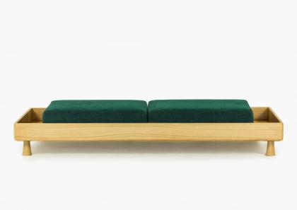 Подушки сидения: деревянная структура из тополя, покрытая пенополиуретаном разной толщины