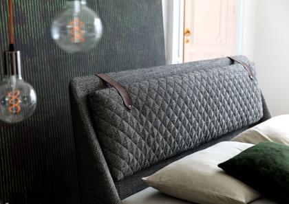 деликатно наклоненное изголовье для удобного сидения и чтения, украшенное мягкой подушкой - Кровать Chelsea
