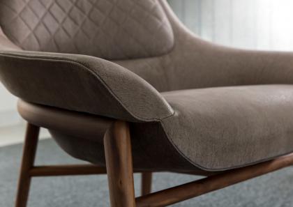 Кресло по дизайну из кожи и дерева Hanna – BertO Salotti